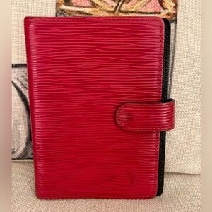 ⭐️COA⭐️ 💄LOUIS VUITTON🖤Red/Black EPI PM AGENDA COVER~PASSPORT WALLET